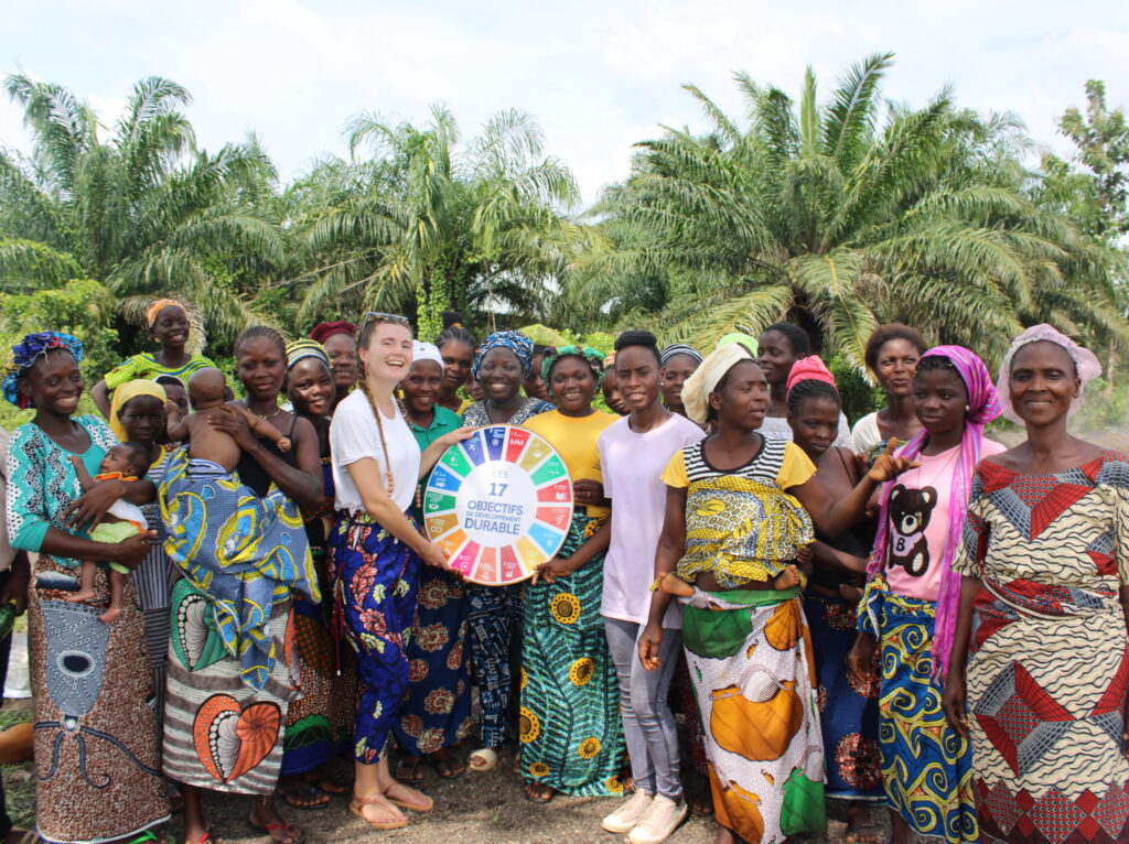 Photo de groupe après la deuxième phase du projet Promovoir la cultivisation des champignons comestibles avec les femmes